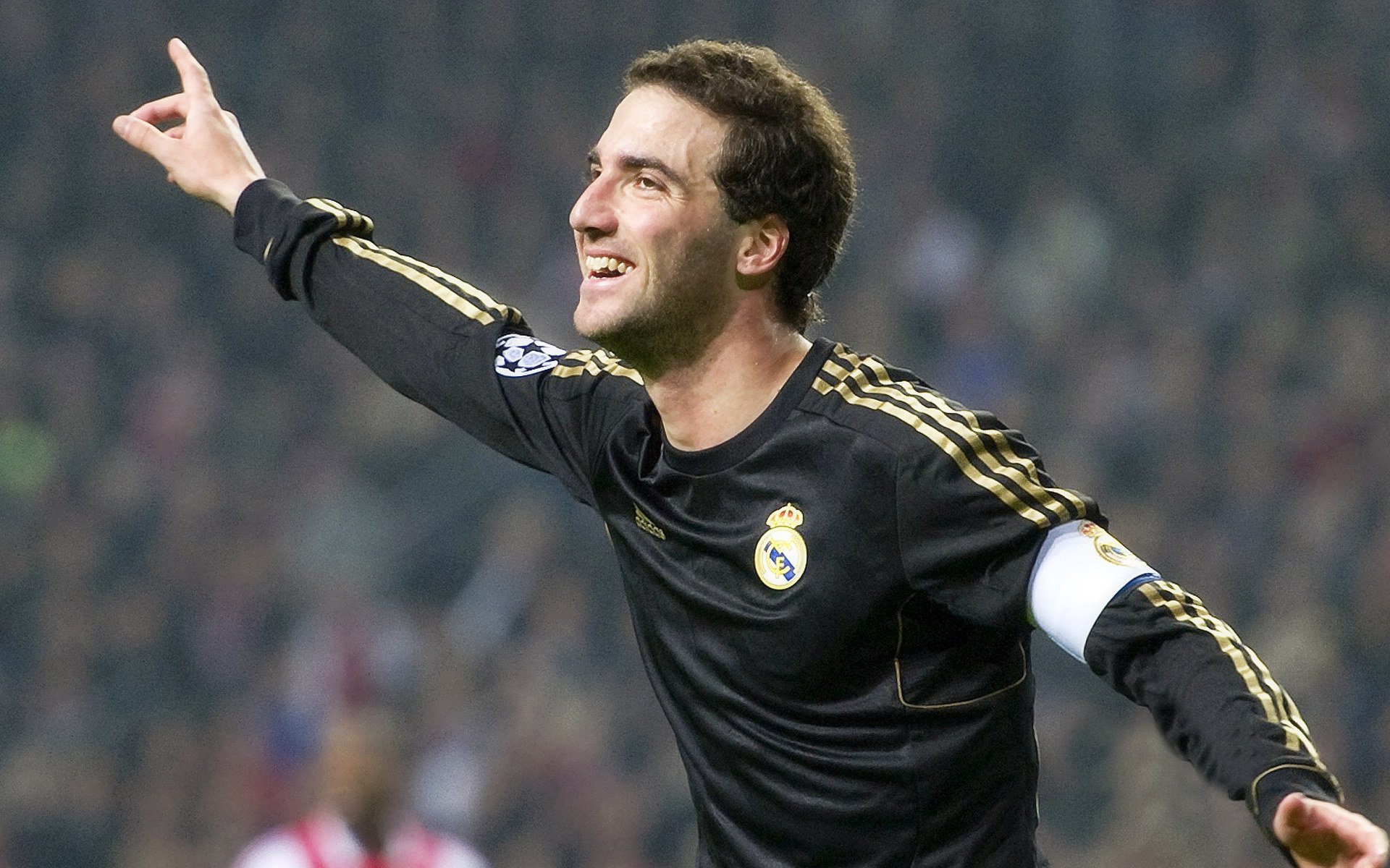 开云体育-本泽马点燃赛场！哥伦比亚提前终结悬念，尤文视角下的绿茵启示录